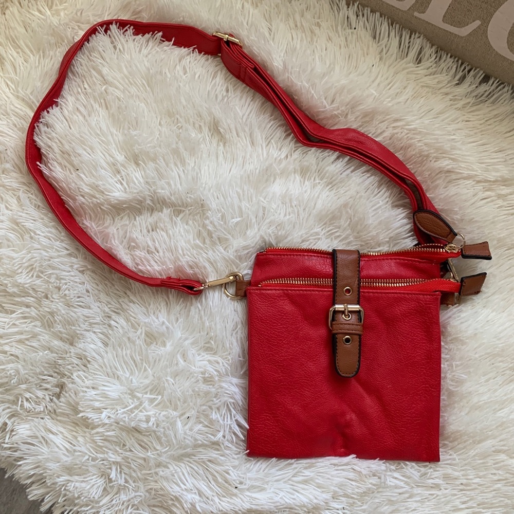 NWOT Diamond rim red crossbody leather